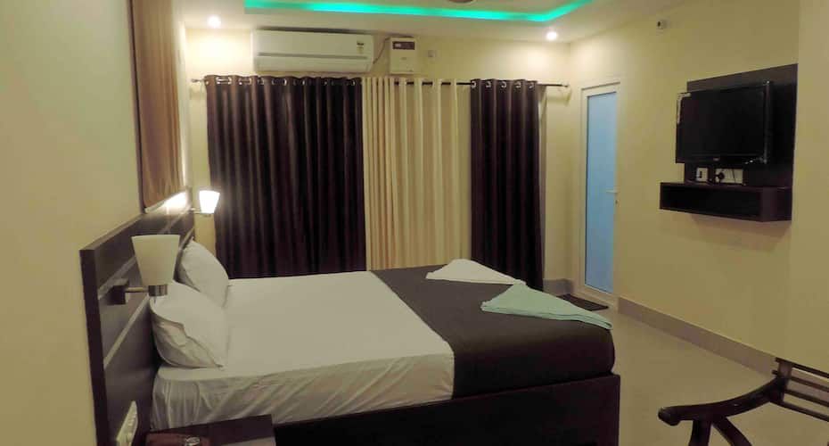 Kakkson Villa Luxury Four Bedded AC 11